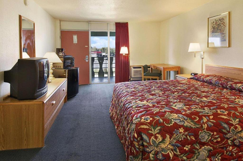 Days By Wyndham Hotel Okmulgee